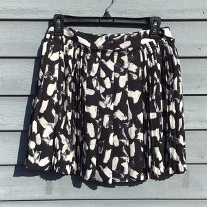 Banana Republic Pleated Mini Skirt Size 2